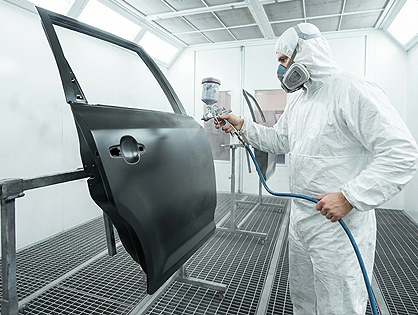 Grundierung von Fahrzeugt&uuml;re